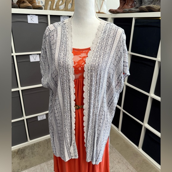 Skies Are Blue Sweaters - Skies Are Blue White and Gray Floral Patterned Boho Lace Trimmed Kimono Cardigan